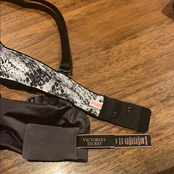 Bundle of 2 VS PINK Bras. Both worn once! - Picture 2 of 2
